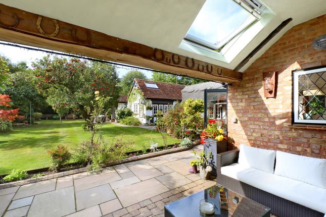 Thatch Cottage, Magpie Lane, Amersham photo 4