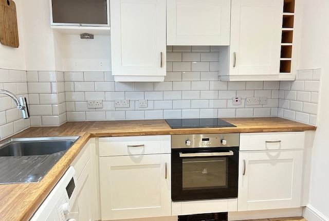 39, Covesfield, Gravesend photo 2