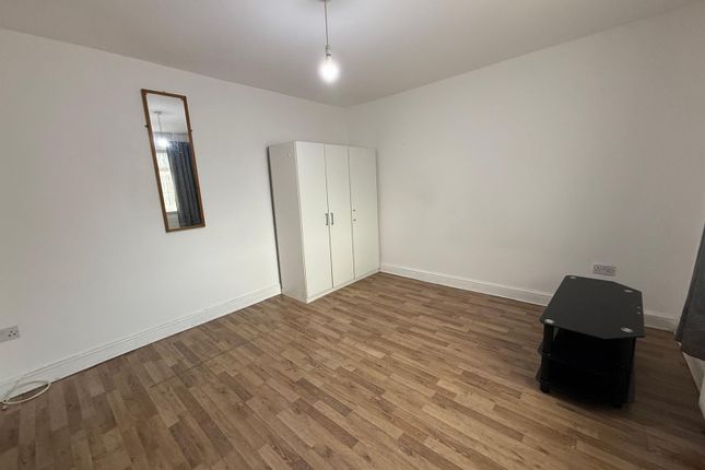 Self Contained Studio Flat Close To Barking Station- Â£1150 All Inclusive
