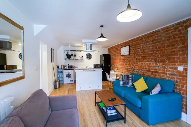 Thumbnail Flat to rent in Lorne Street, Reading