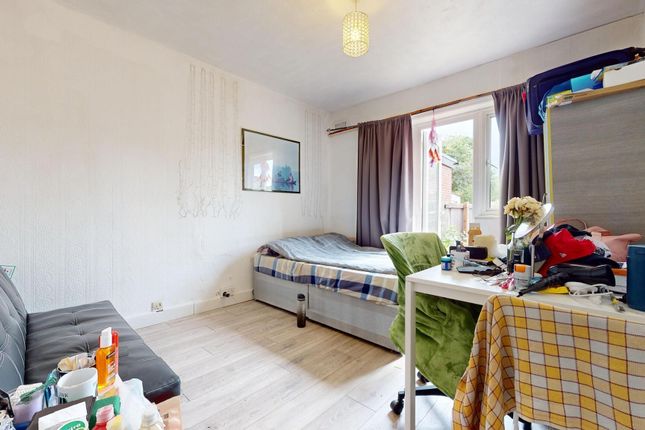 Thumbnail Room to rent in Iveagh Avenue, London