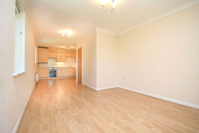 15b, Wade Court, Glos photo 4