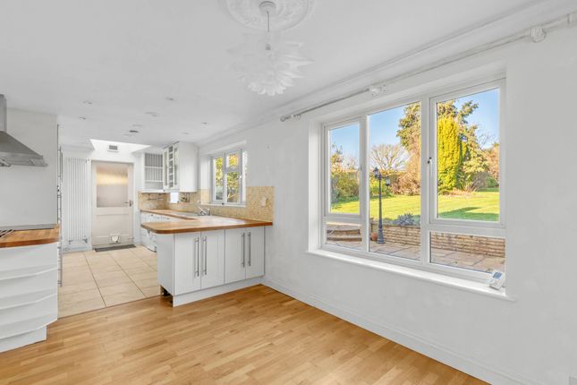 6 Abbotswood, Princes Risborough photo 2