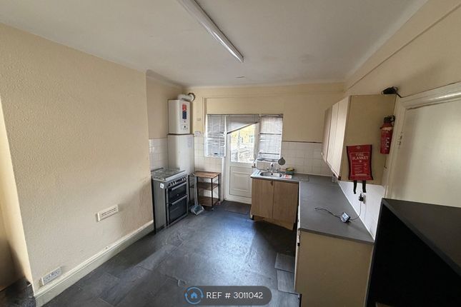 A Wood Lane, Dagenham photo 5