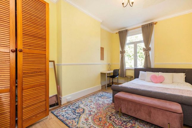 Flat 2, 229 Fordwych Road, London photo 4
