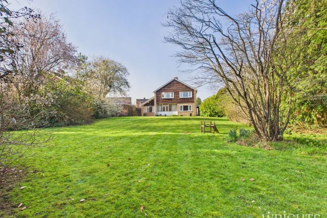 28, Stag Green Avenue, Hatfield photo 2
