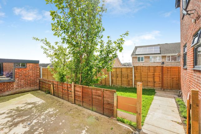 92, Gainsborough Way, Stanley, Wakefield photo 4