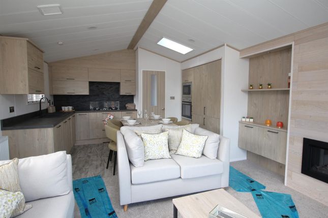 Atlas Jasmine, W14, The Hollies, London Road, Lowestoft photo 4