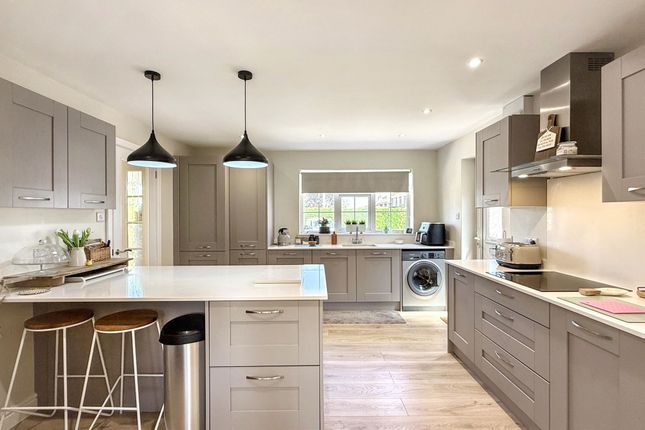 11 Heathfield, Coalville photo 2