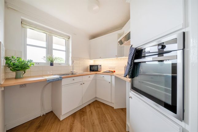 Flat 7, St Aldhelms Court, 15 De Moulham Road, Swanage photo 3