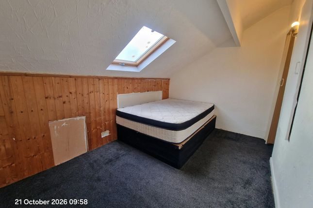4 Woodlea Grove, Leeds photo 5