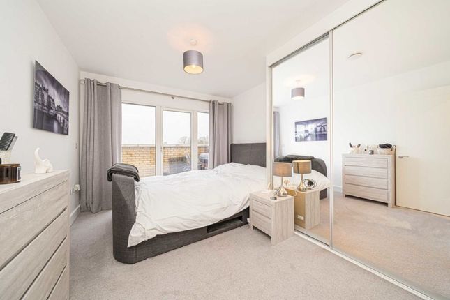Flat for sale in Frazer Nash Close, Isleworth