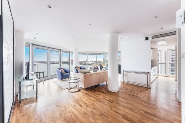 Flat for sale in New Providence Wharf, London