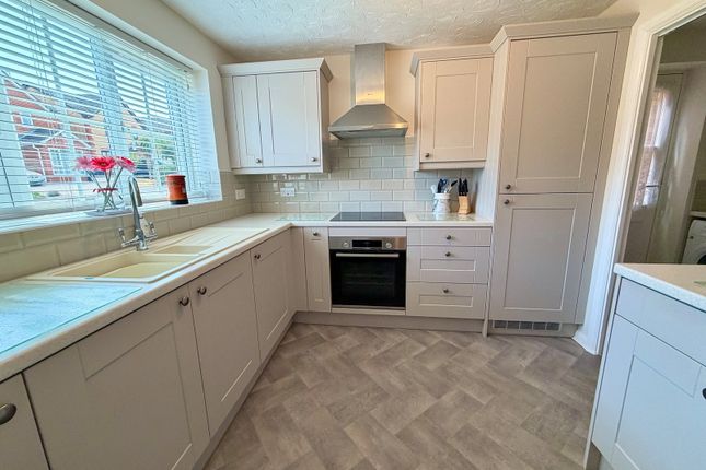 38, Lancaster Way, Northampton photo 2