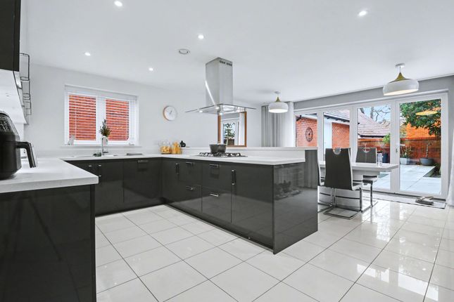 3 Cleverley Rise, Southampton photo 2