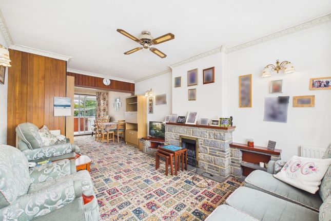 205 Abbotts Drive, Stanford-Le-Hope photo 3