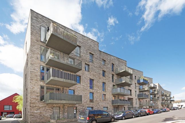 Flat for sale in Sutherland Road, London