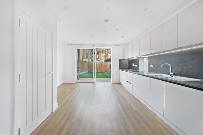 Pinder Road, London photo 4