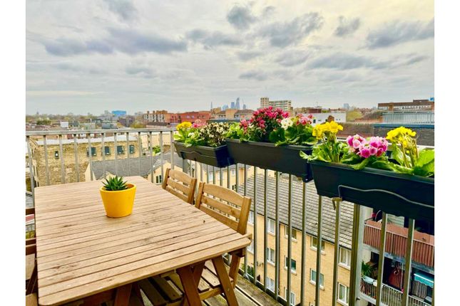 Flat for sale in 9 Cresset Road, London