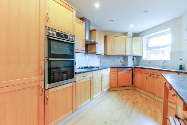 Flat 9, Oakington Court, 38, The Ridgeway, Middlesex photo 3