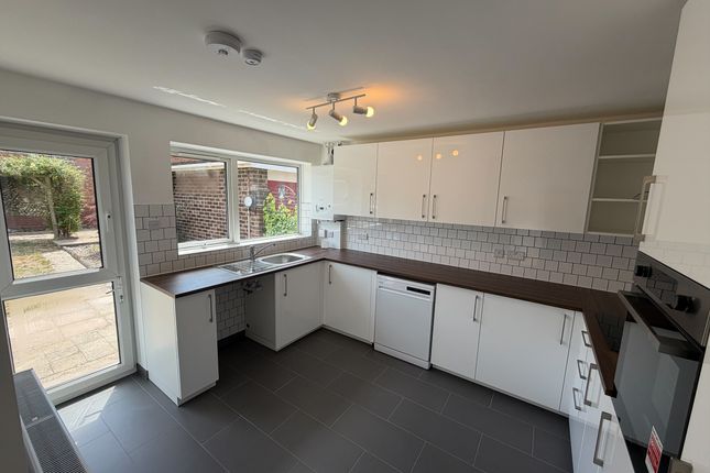 20, Heron Avenue, Suffolk photo 2