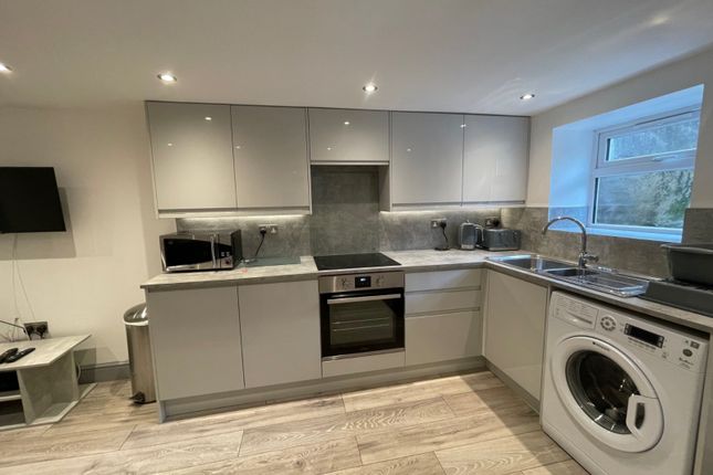 Flat 3a, 183, Kirkstall Lane, Leeds photo 2