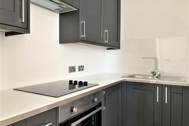 Flat to rent in Abbey Road, Croydon