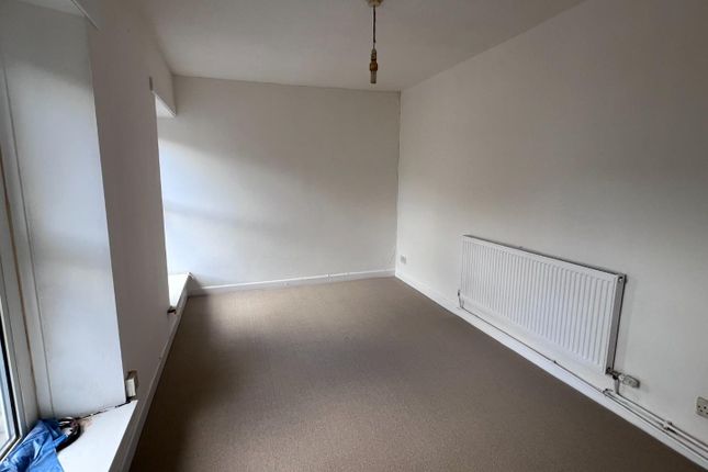 18a, High Street, Bridgend photo 5