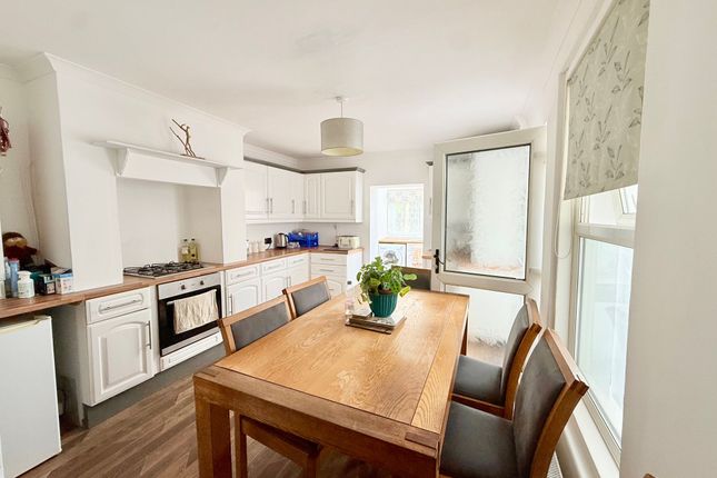 98 Warbro Road, Torquay photo 3