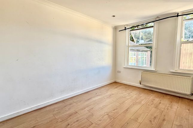 Flat 1, Luton photo 3