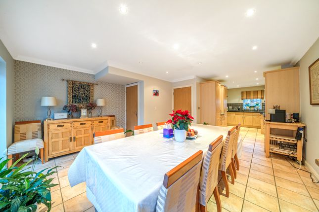 6, Anzio Gardens, Caterham photo 3