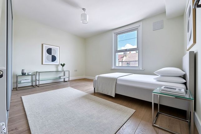 21 Sutcliffe Road, London photo 5