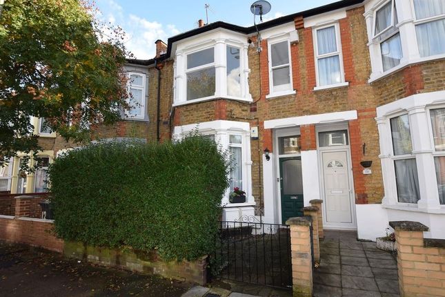 2-bed flat on Glebe Road, London, £185,000