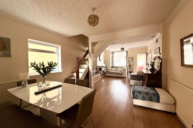 88, Park Avenue, Egham photo 4