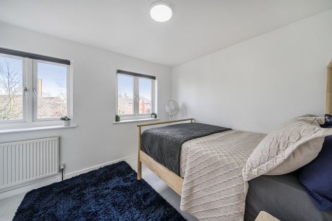 5, Calypso Crescent, London photo 4