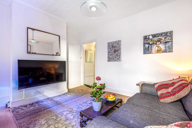 31B,, Foxenden Road, Surrey photo 4
