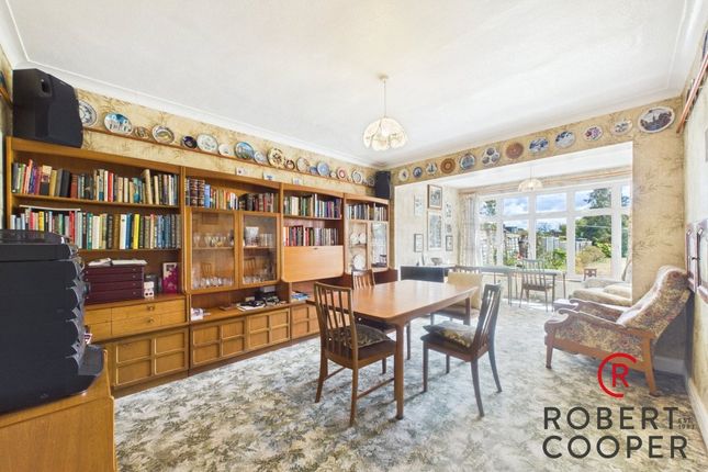 22, Abbotsbury Gardens, Pinner photo 3