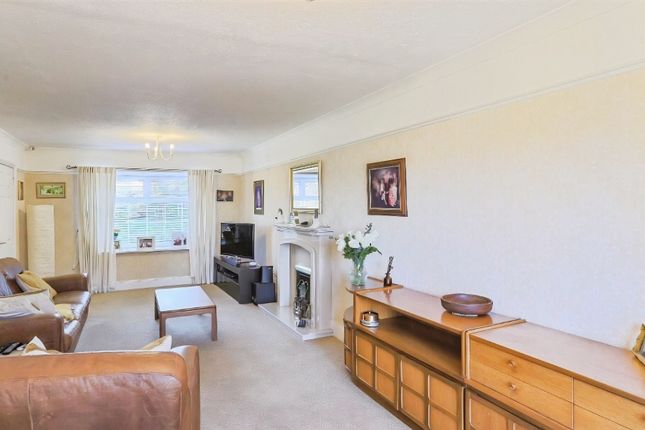 38, Wrenthorpe Lane, Wakefield photo 2