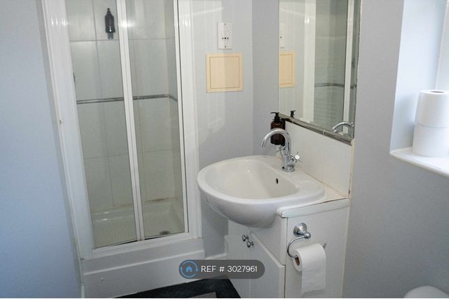 Flat, Jacobs Court Worth Park Avenue, Crawley photo 3