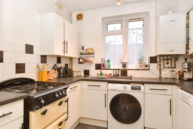 1-bed flat on 34, Dickens Avenue, Dartford, £190,000