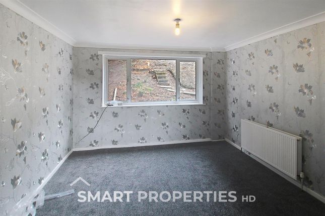 6, Alwen Avenue, Huddersfield photo 4