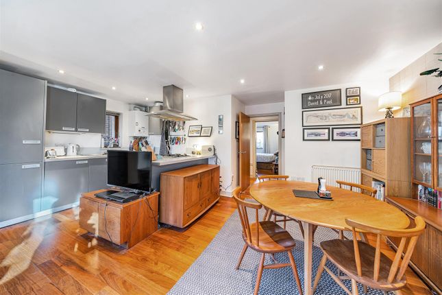 Flat for sale in Hithe Grove, London