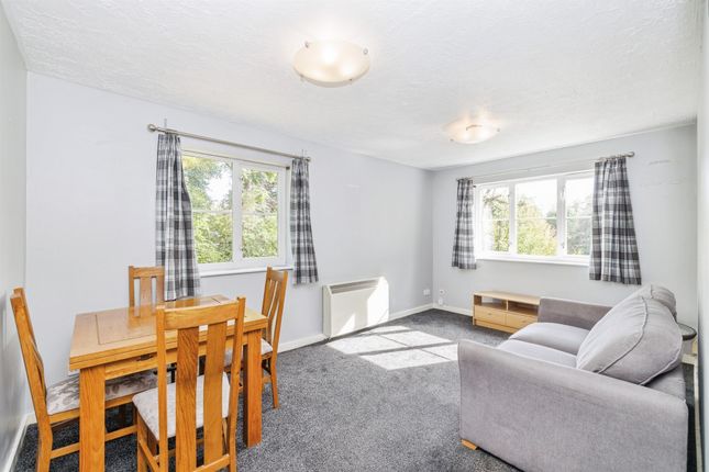 Flat 6, Branscombe House, Gisburne Way, Watford photo 4