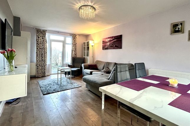 17 Park Road, Cheadle photo 4