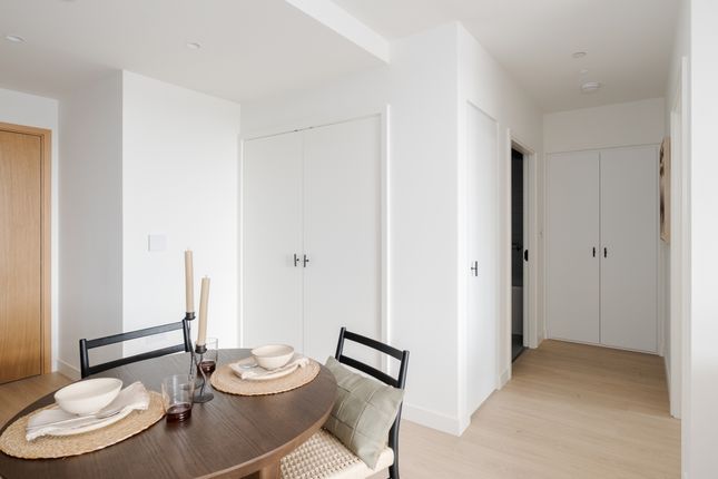 21, Ferry Island, 1 Heart Of Hale, London photo 5