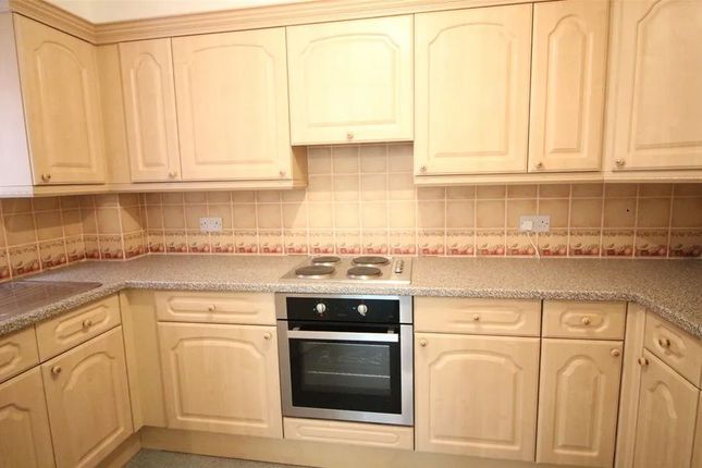 Flat 17 Summerlands Lodge, Farnborough Common, Orpington photo 5