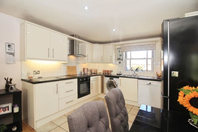 Flat 8, The Leys,, Hinckley Road, Hinckley photo 3