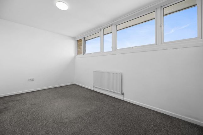 60, Blossom Lane, Enfield photo 5