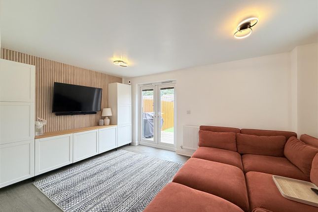 1, Chapman Avenue, Hyde photo 2