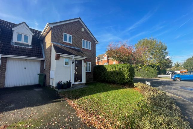 Thumbnail Property to rent in Holly Bank, Basildon